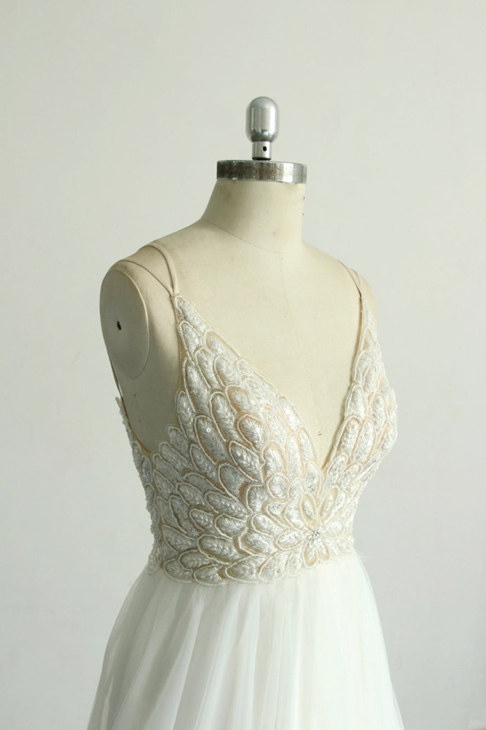 Gorgeous A-line White Lace Tulle Wedding Dress | Sleeveless Appliques Bridal Gowns