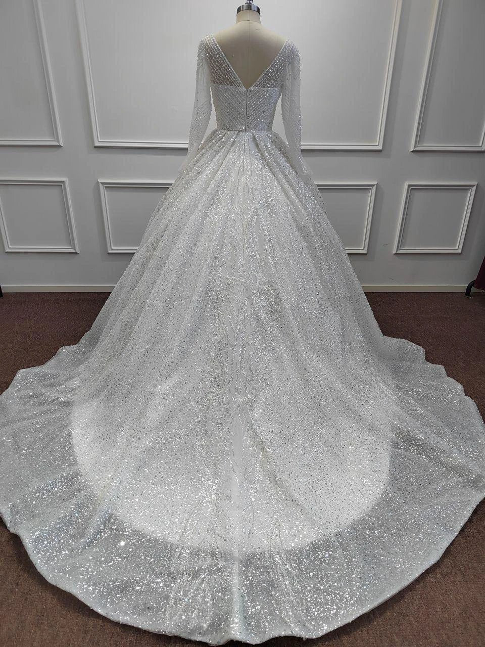 Gorgeous Long Ball Gown V-neck Glitter Sequins Wedding Dresses with Sleeves (ZD14480)