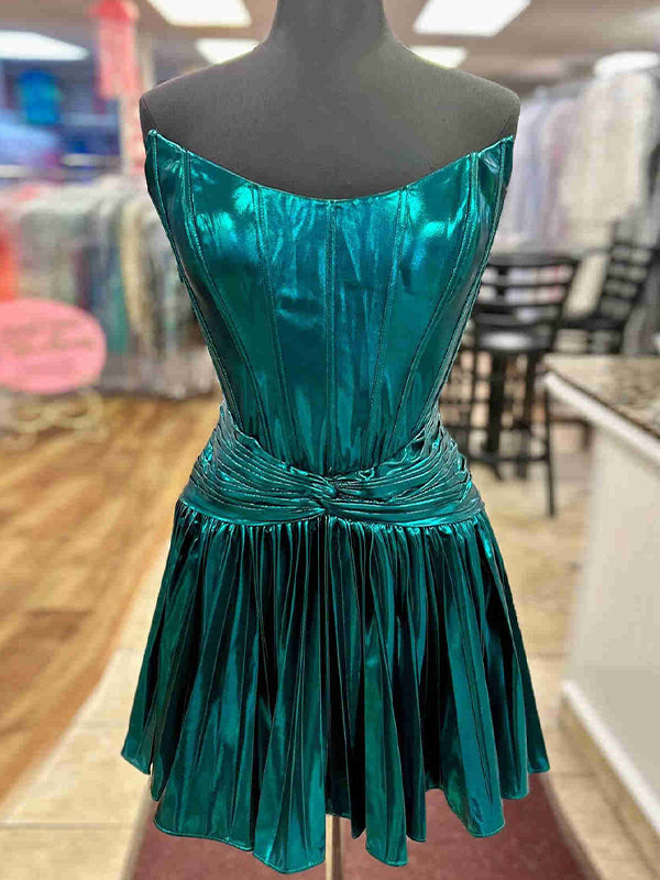 Green A-Line Scoop Empire-Waist Sleeveless Metallic Pleated Short Homecoming Dress