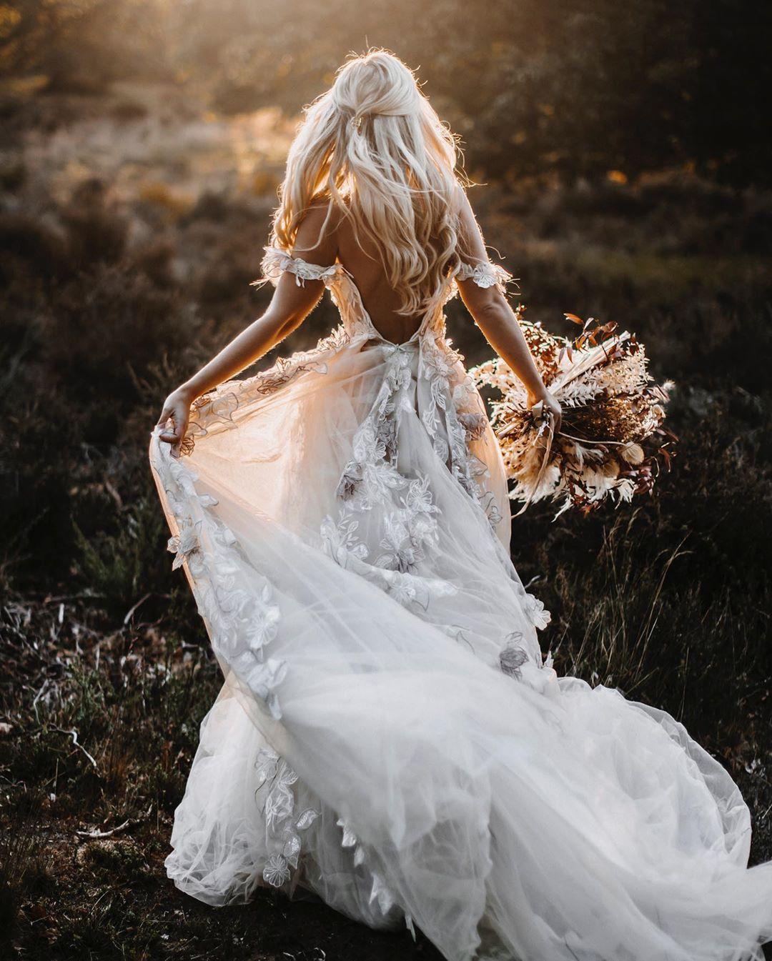 Off the Shoulder Wedding Dresses Bridal Gown with Appliques C494