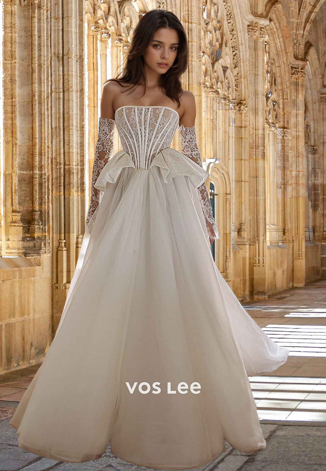 Gorgeous A-Line Strapless Lace Appliques Court Train Tulle Wedding Gown