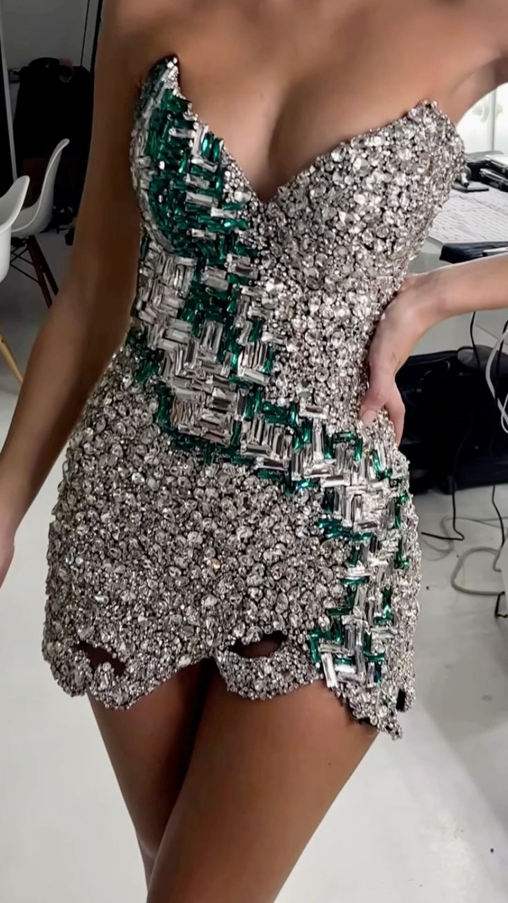 Luxury Strapless V Neck Sequin Beaded Sheath Cocktail Dress Formal Graduation Homecoming Dress D683