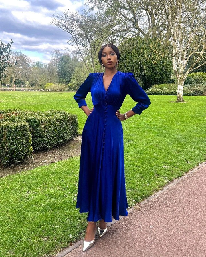 Elegant Royal Blue Velvet Prom Dress With Long Sleeves - FashionDia