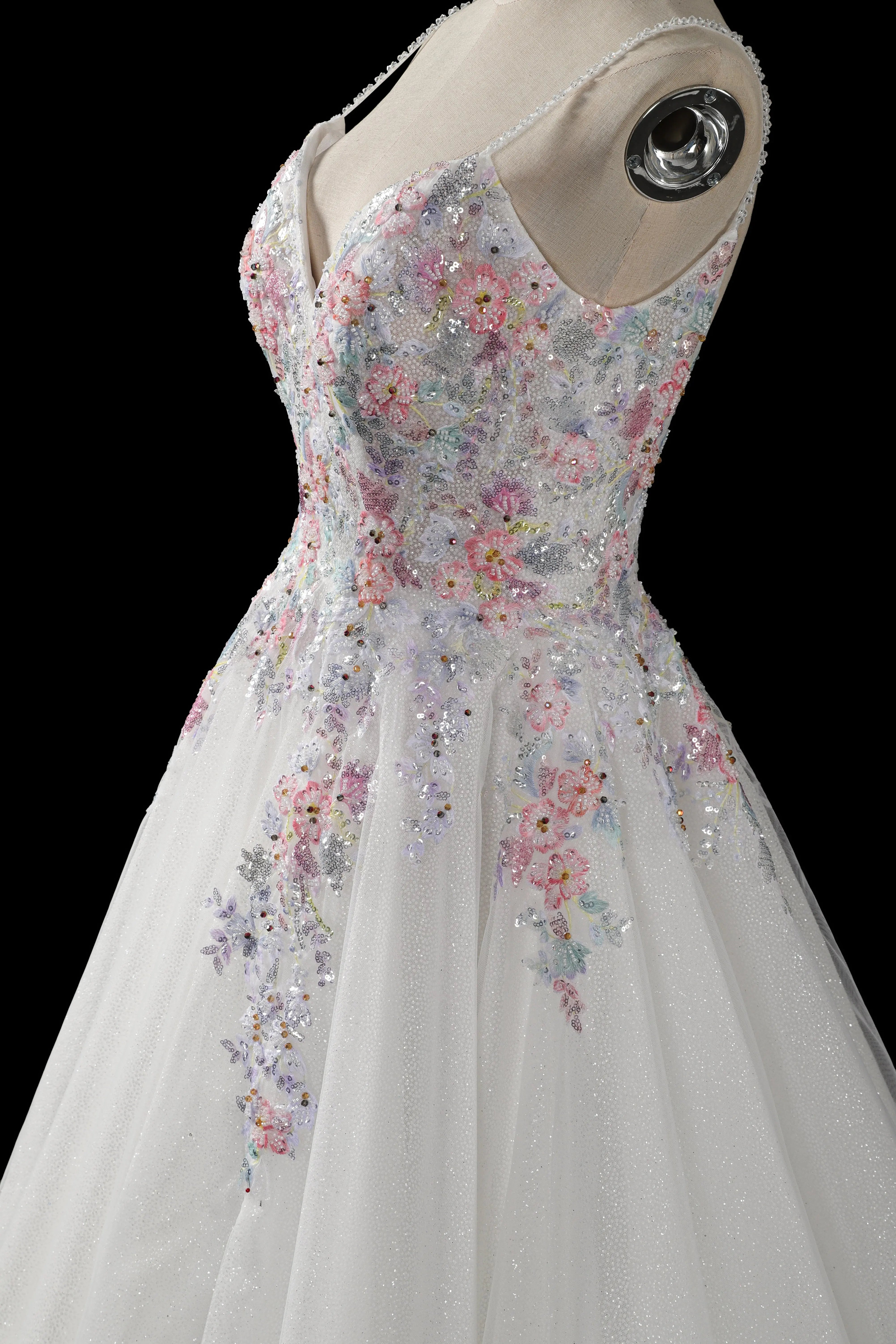 Glamorous White Floral Applique A-Line Tulle Wedding Dress with Train ZP066