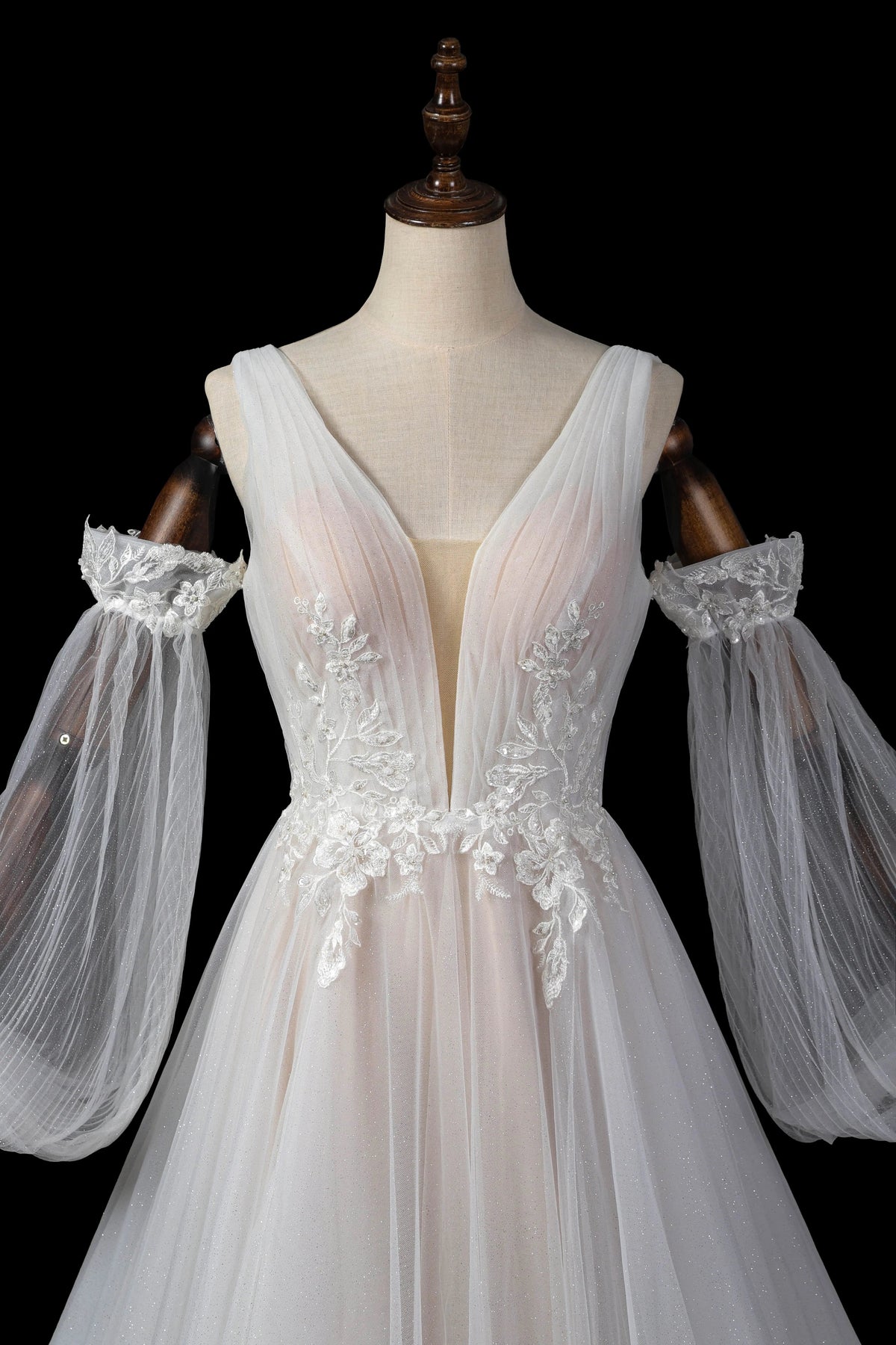 Elegant Ivory V-Neck Detachable Puff Sleeve Lace Tulle Wedding Dress with Train ZP062