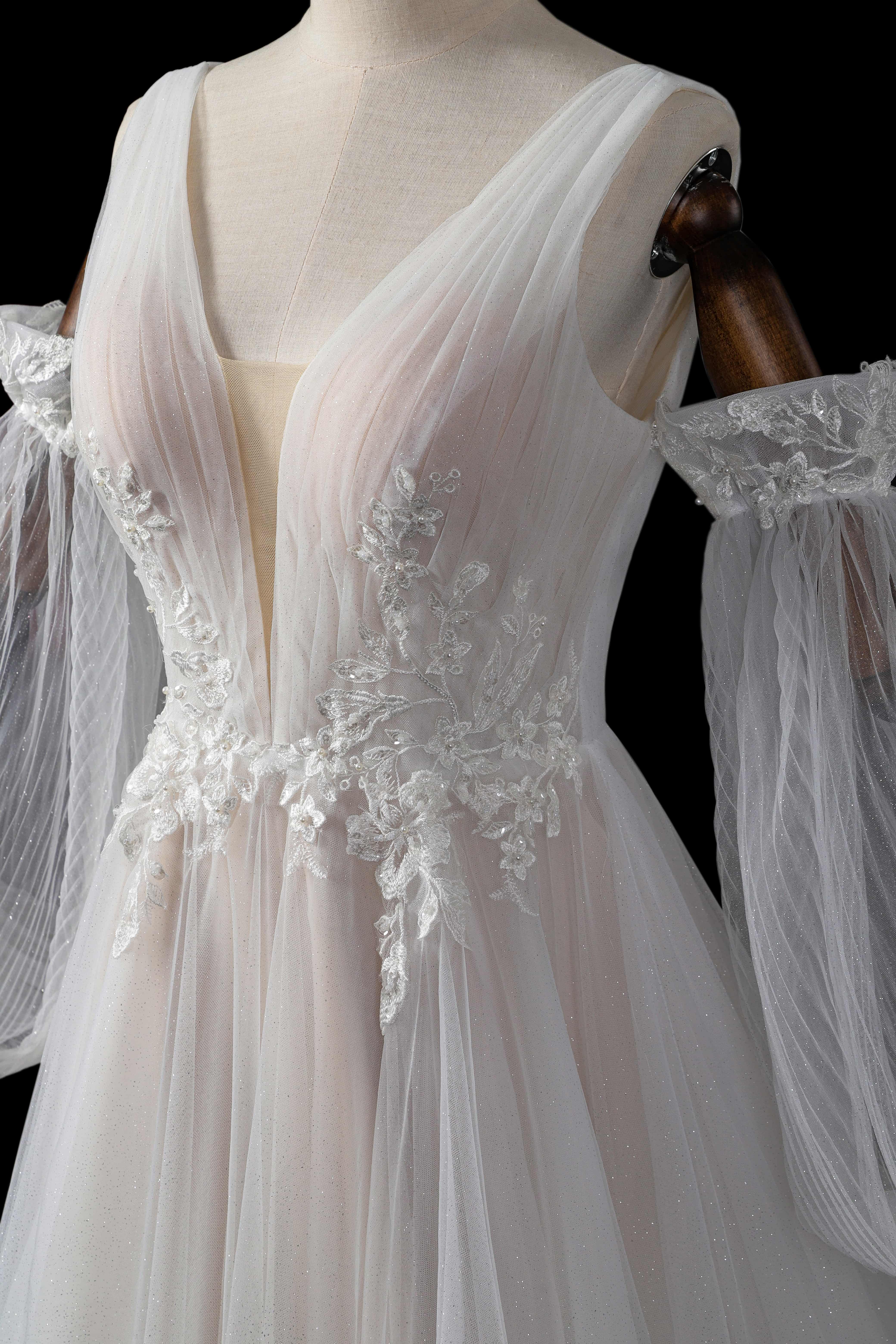 Elegant Ivory V-Neck Detachable Puff Sleeve Lace Tulle Wedding Dress with Train ZP062