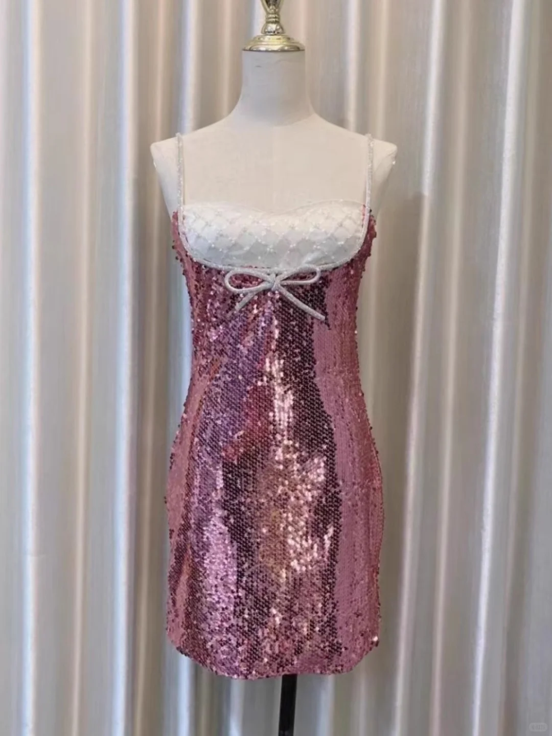 Sparkly Pink Sequin Beaded Sheath Birthday Outfits Spaghetti Straps Homecoming Dress - FashionDia