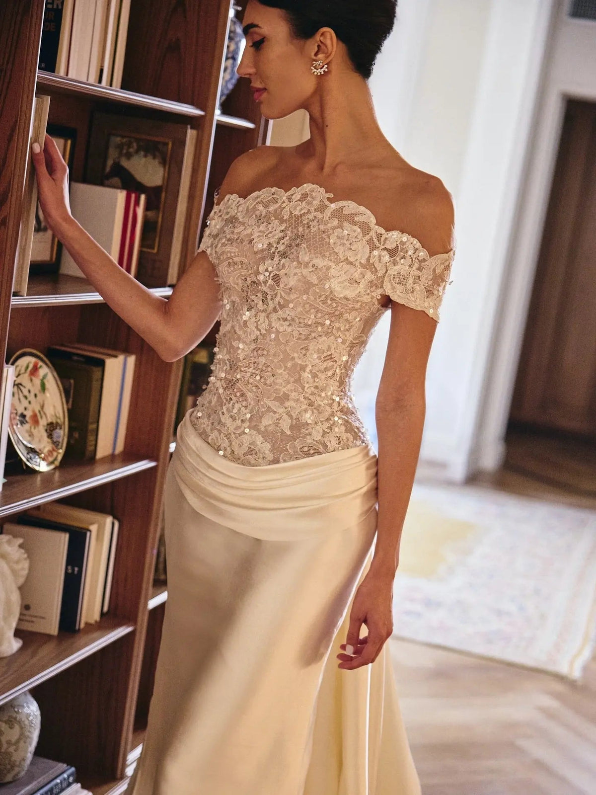 Luxury Ivory Off-the-Shoulder Lace and Satin Mermaid Wedding Dress with Veil ZP073