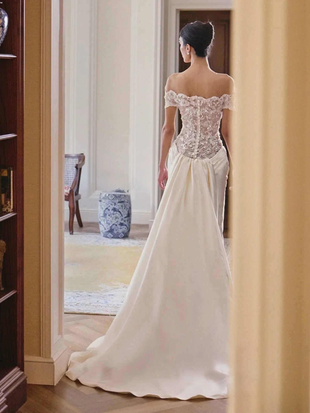 Luxury Ivory Off-the-Shoulder Lace and Satin Mermaid Wedding Dress with Veil ZP073