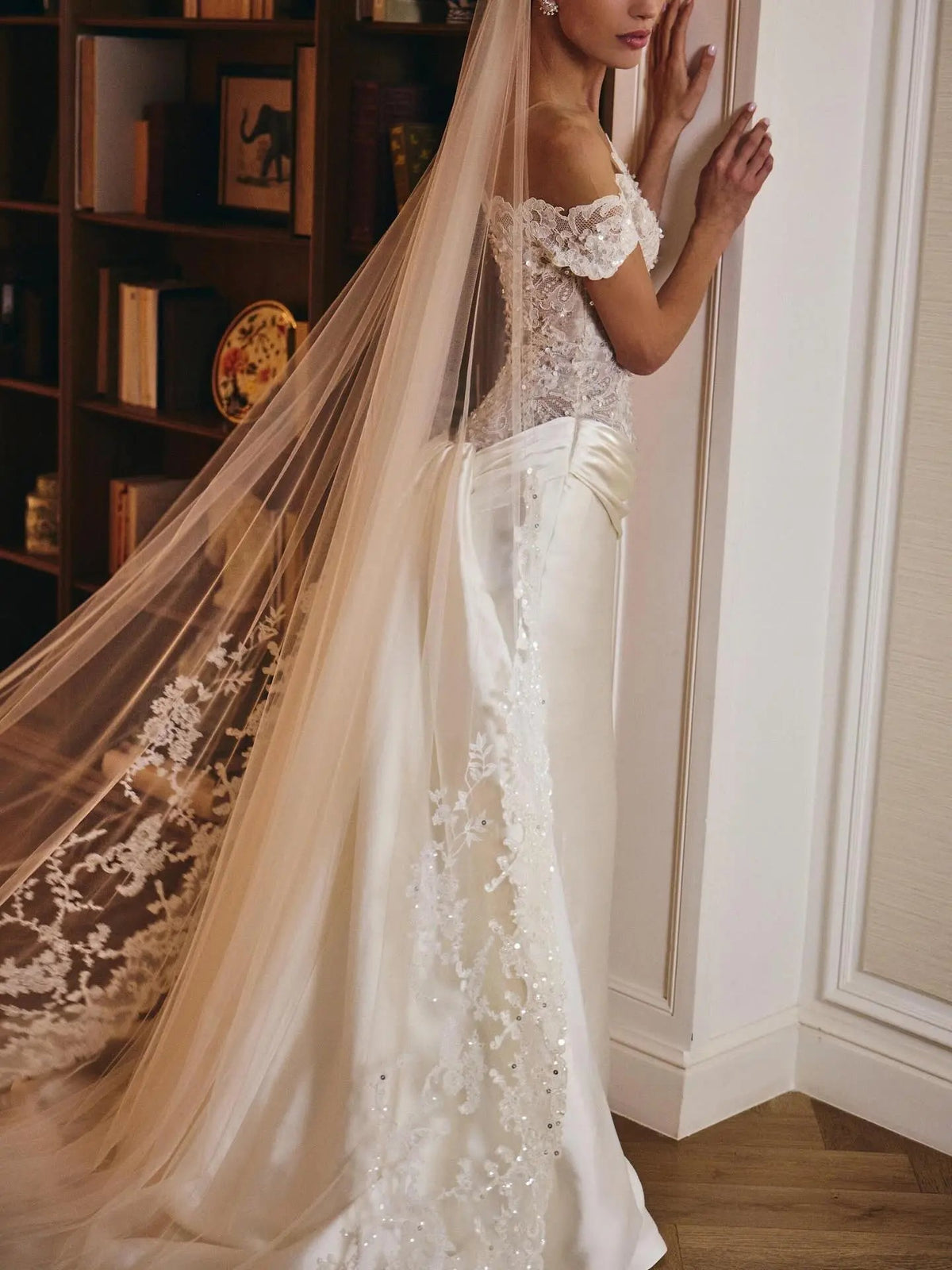 Luxury Ivory Off-the-Shoulder Lace and Satin Mermaid Wedding Dress with Veil ZP073