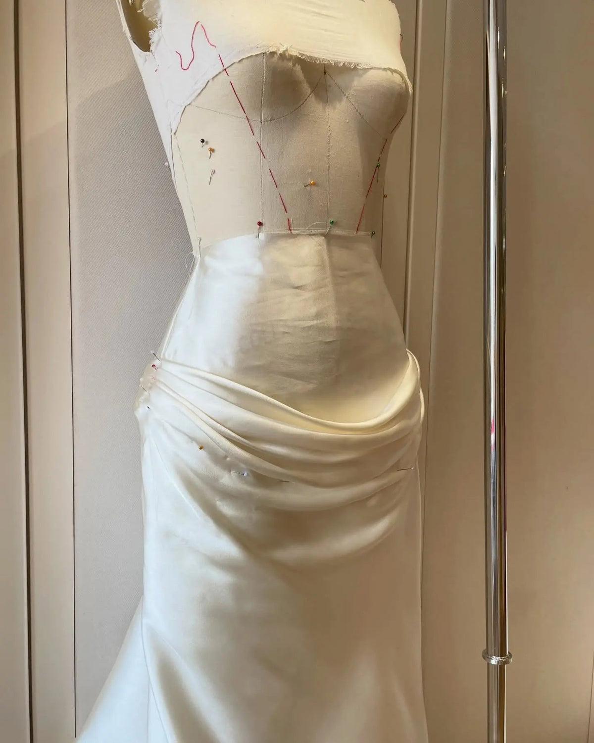 Luxury Ivory Off-the-Shoulder Lace and Satin Mermaid Wedding Dress with Veil ZP073