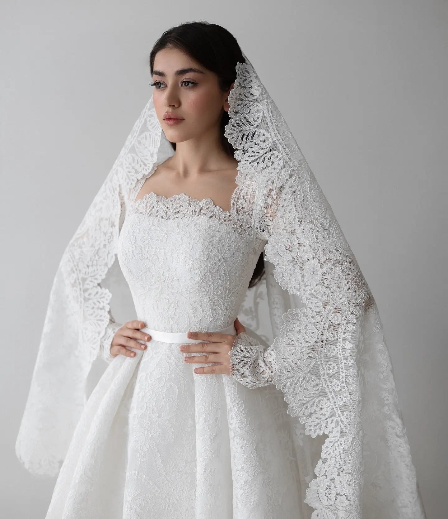 Luxury White Lace Long Sleeve Square Neck Wedding Dress with Veil ZP136