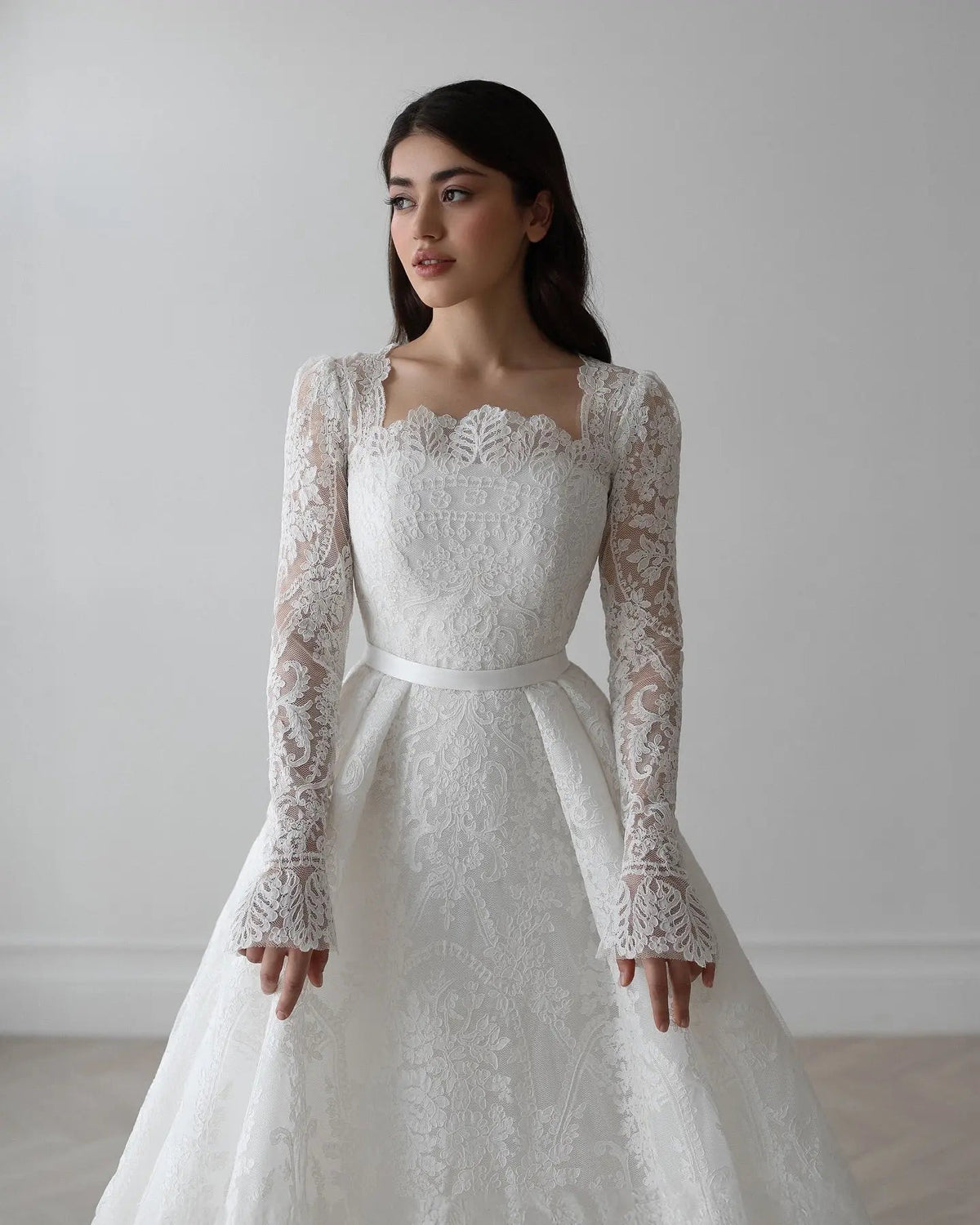 Luxury White Lace Long Sleeve Square Neck Wedding Dress with Veil ZP136