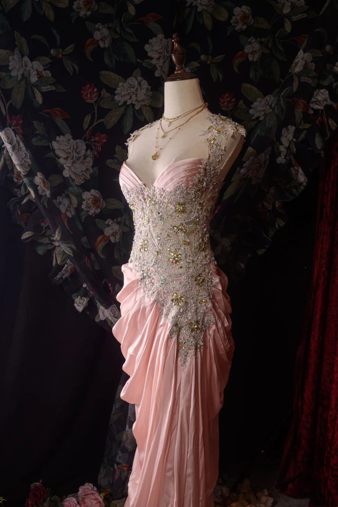 V-Neck Pink Mermaid Satin Prom Dress Beaded Applique Evening Dress Formal Party Dress