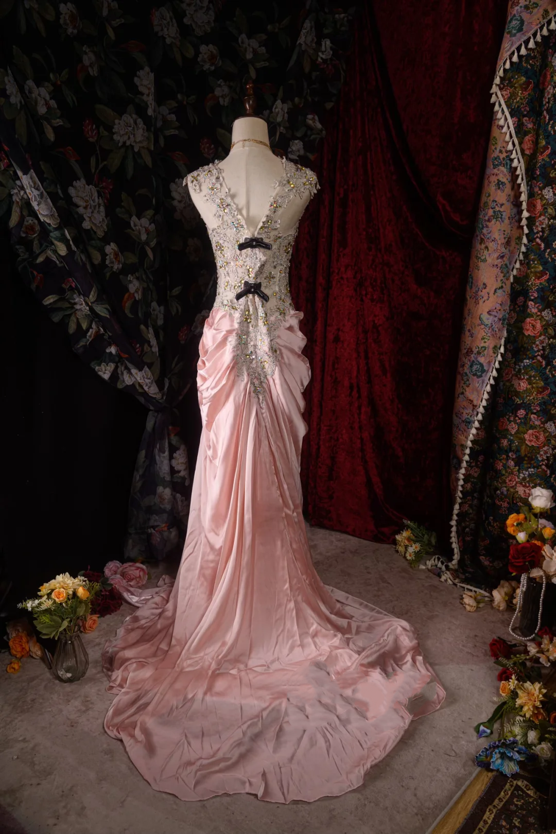 V-Neck Pink Mermaid Satin Prom Dress Beaded Applique Evening Dress Formal Party Dress