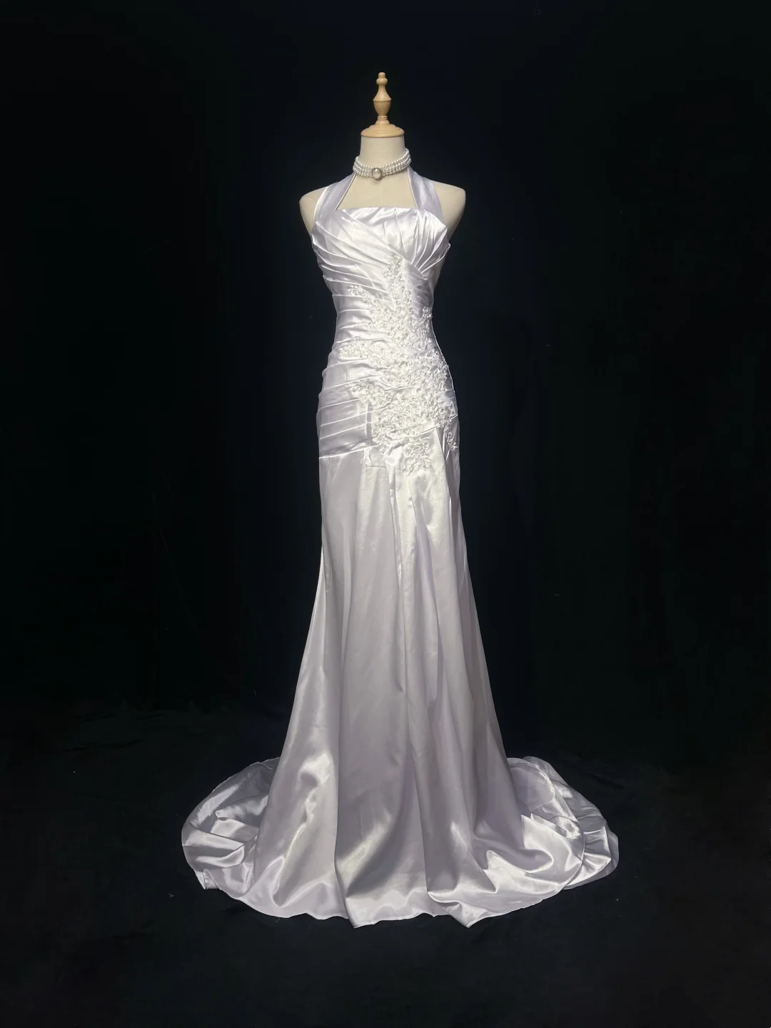 Halter Mermaid Satin Wedding Dress Appliques Formal Evening Dress