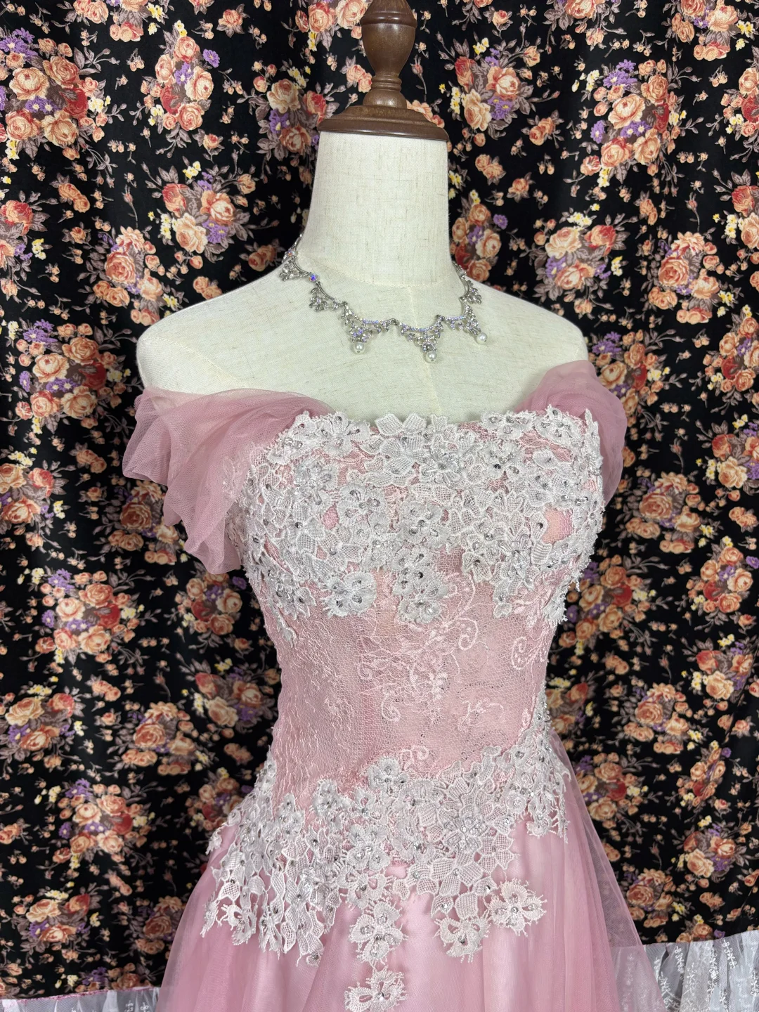 Off-the-Shoulder Pink Tulle Prom Dress A-Line Lace Formal Dress