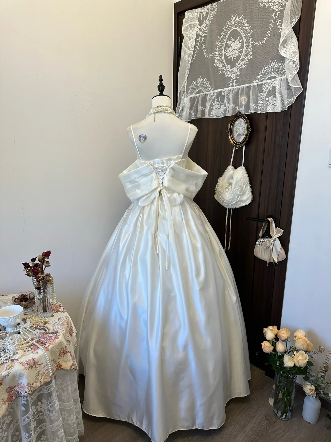 Off-the-Shoulder White Wedding Dress With Pearl Elegant Bridal Gowns