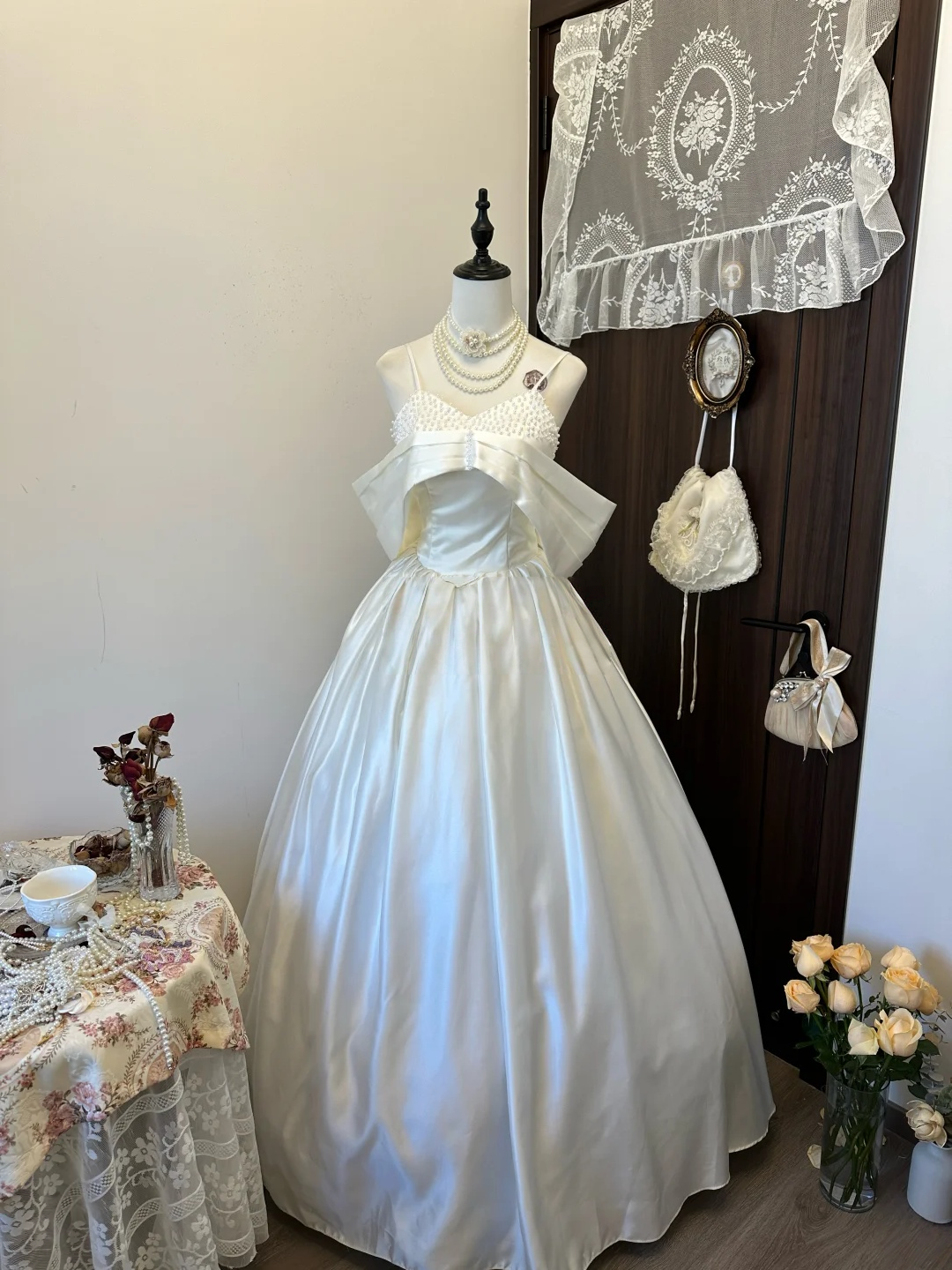 Off-the-Shoulder White Wedding Dress With Pearl Elegant Bridal Gowns