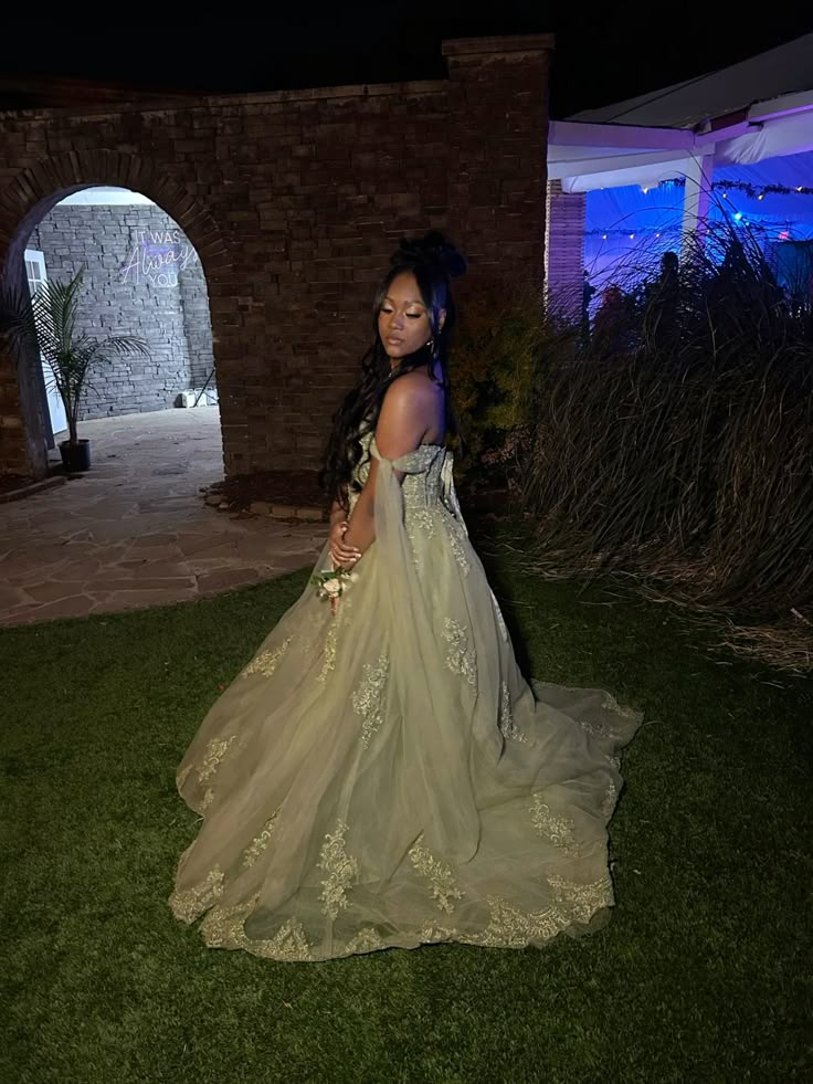Elegant Off-the-Shoulder Green Tulle Appliqued Ball Gown Birthday Party Dress - FashionDia