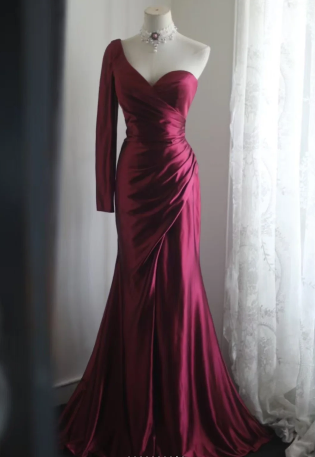 Vintage Burgundy One-Shoulder Satin Pleated Long Wedding Guest Dress Formal Slit Party Dress - View 3 | FashionDia