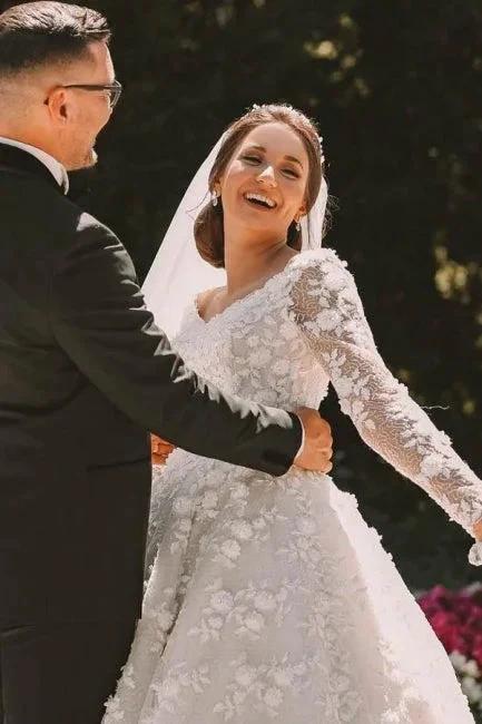 Long sleeves Lace round neck Ball gown Wedding Dress (ZD15699)