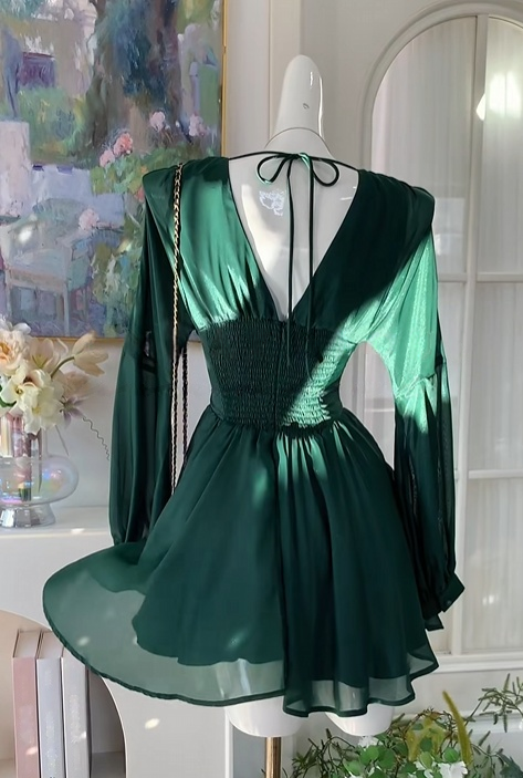 Long Sleeves A-Line Emerald Green Chiffon Homecoming Dress