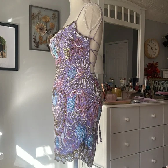 Gorgeous Lavender Spaghetti Straps Lace Sequin Beaded Sheath Cocktail Dress Backless Short Graduation Homecoming Dress D057