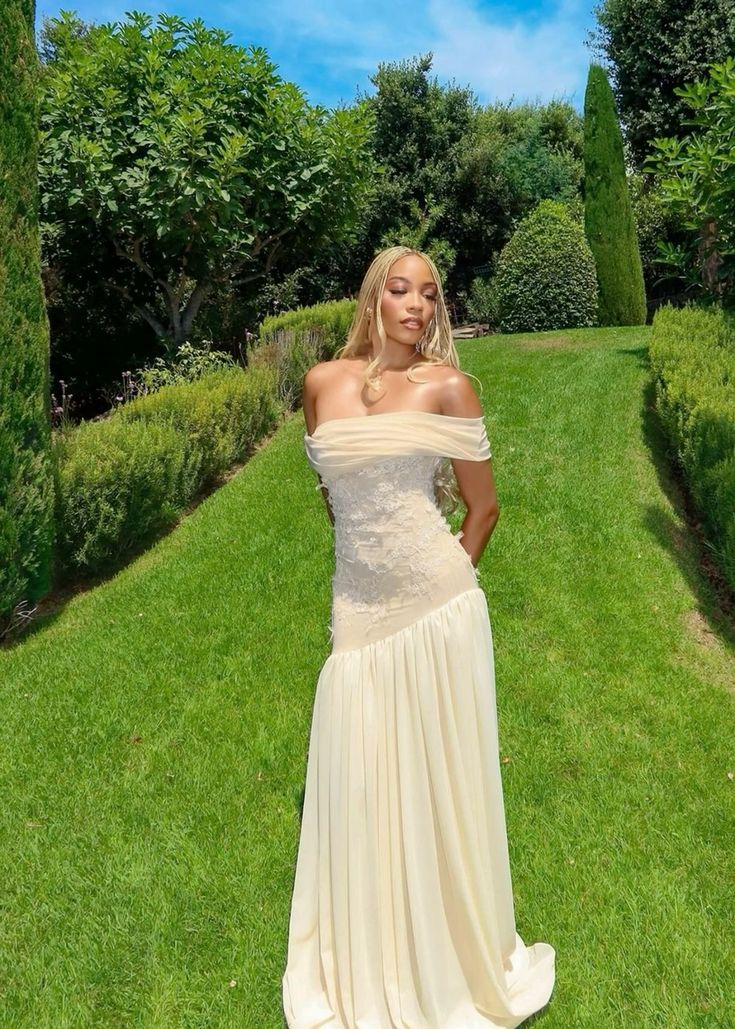 Elegant Strapless Lace Appliques Chiffon Prom Evening Dress Long Wedding Dress