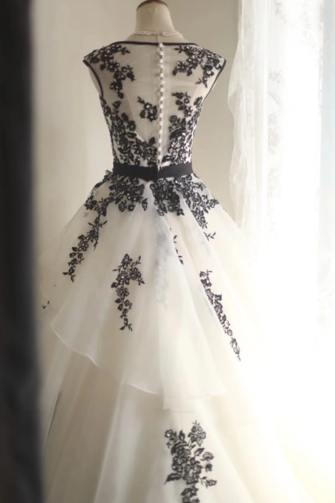 Vintage Black White Tulle Appliques Formal Wedding Dress Long Party Dress - View 3 | FashionDia