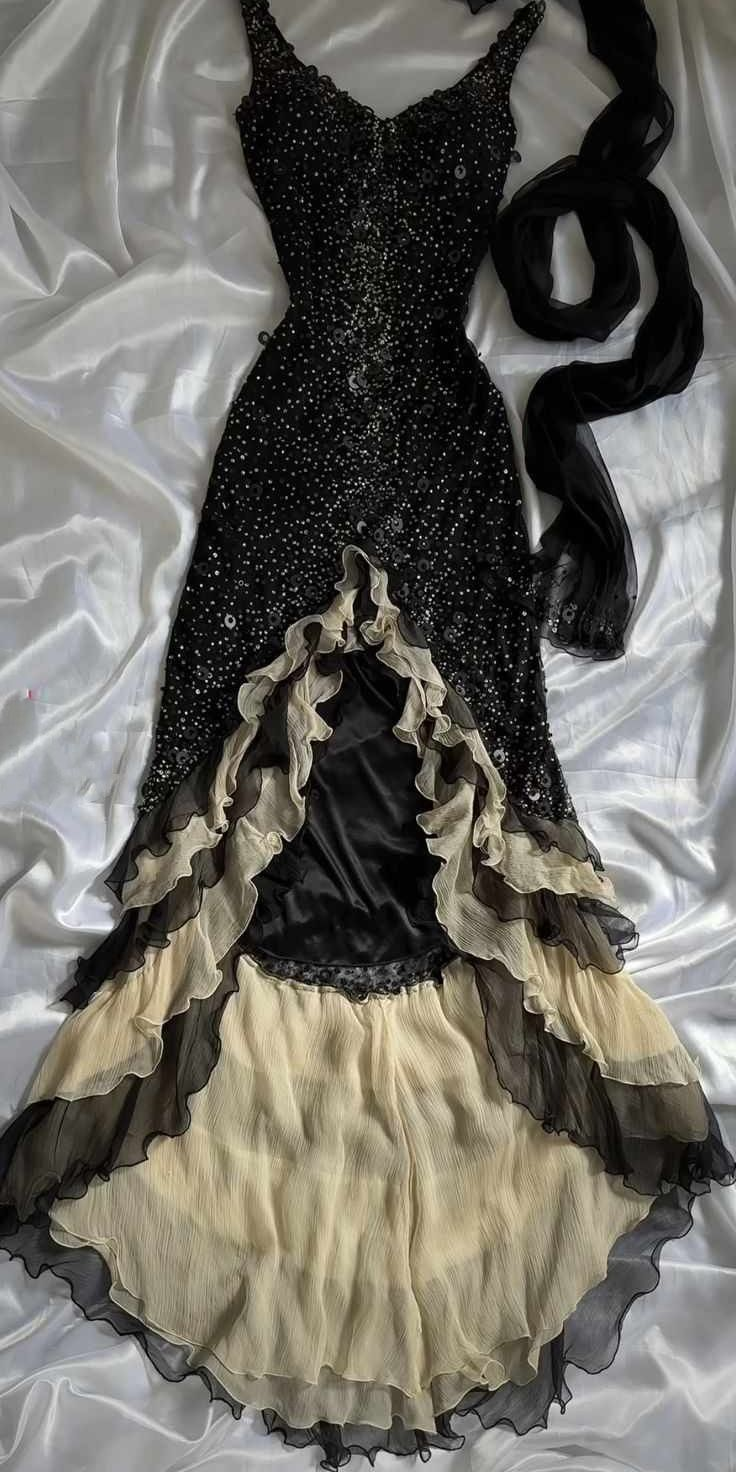Sparkly Sequins Beaded Ruffles Mermaid Prom Dress Black Party Evening Dress