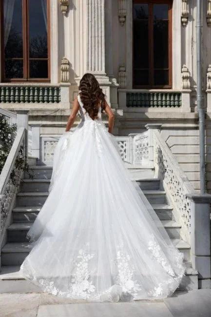 Mermaid Ball Gown Chiffon V-Neck Wedding Dress with Appliques (ZD15716)