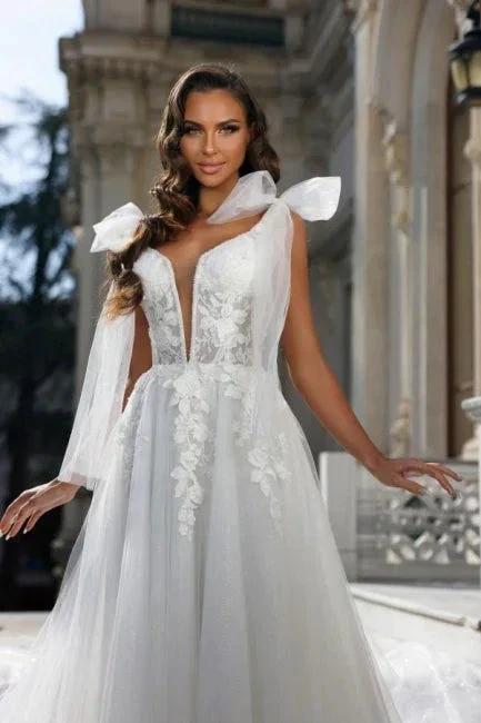 Mermaid Ball Gown Chiffon V-Neck Wedding Dress with Appliques (ZD15716)