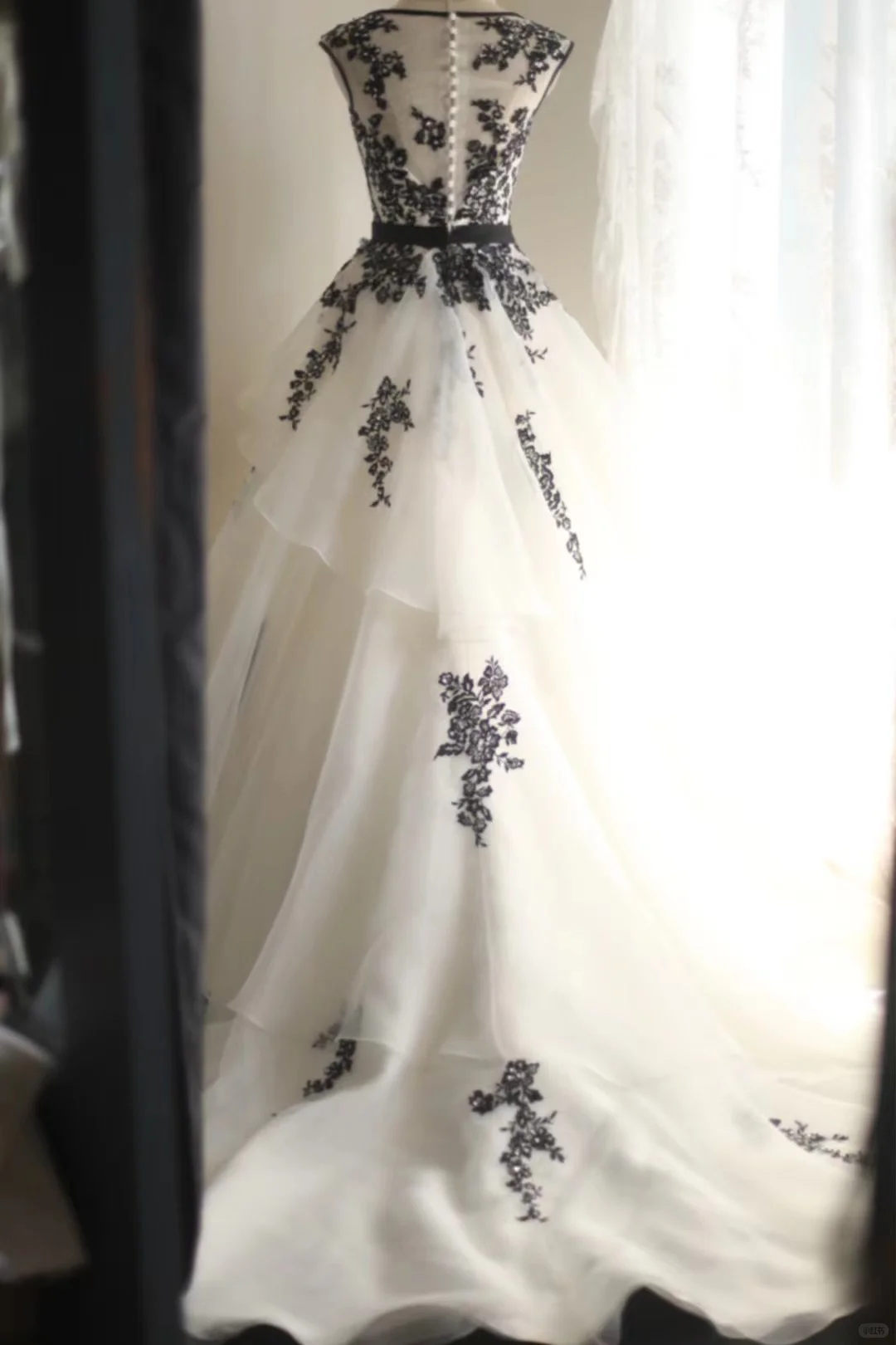 Vintage Black White Tulle Appliques Formal Wedding Dress Long Party Dress - View 4 | FashionDia
