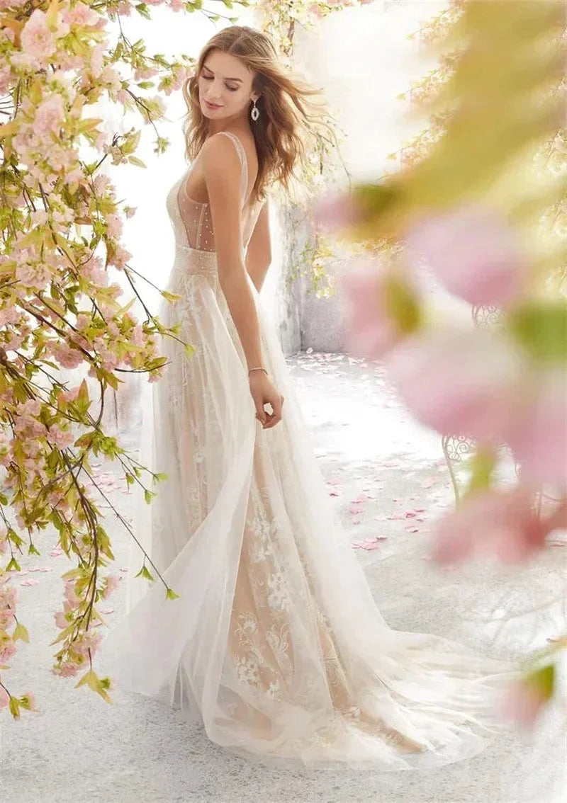 New European and American Foreign Wedding Dress Sexy Fashion V-neck Sleeveless Lace Wedding Dress (ZD14267) - View 3 | VelvetHem