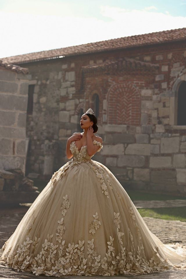 Off The Shoulder Flowers Gorgeous Wedding Dress Puffy Tulle Beaded Crystals Ball Gown Princess Bride Dress