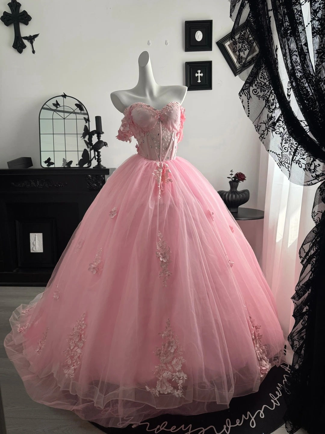Off-the-Shoulder Pink Tulle Prom Dress Sweet 16 Quinceanera Dresses
