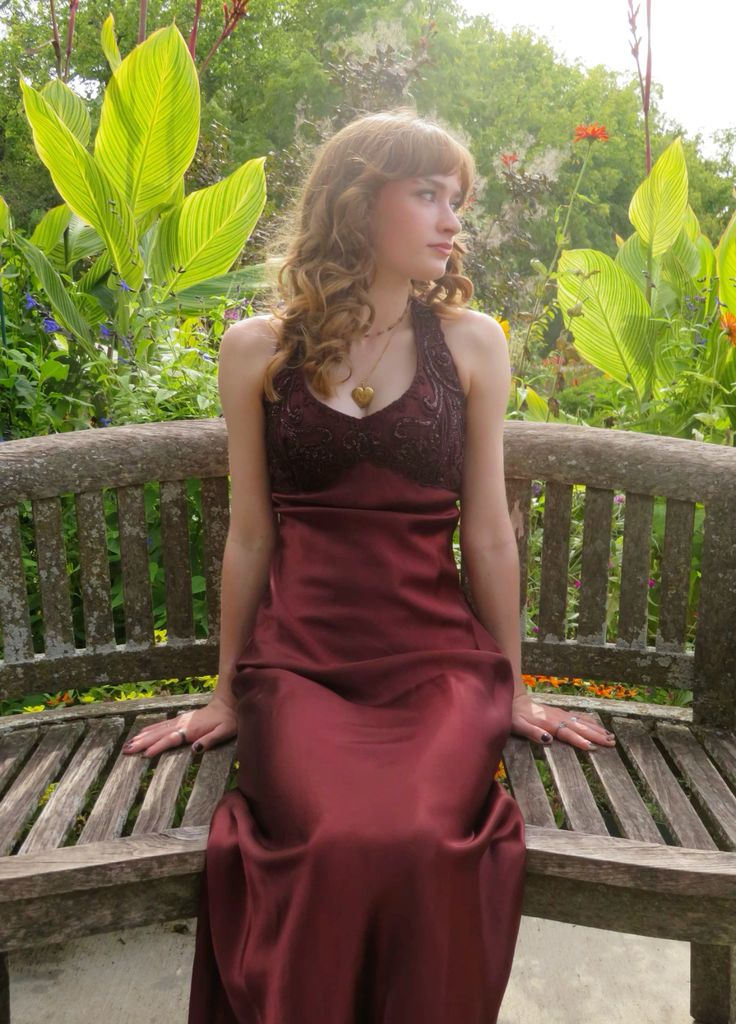 Retro Elegant Burgundy Slim Halter Collar Satin Long Prom Dress Evening Dress
