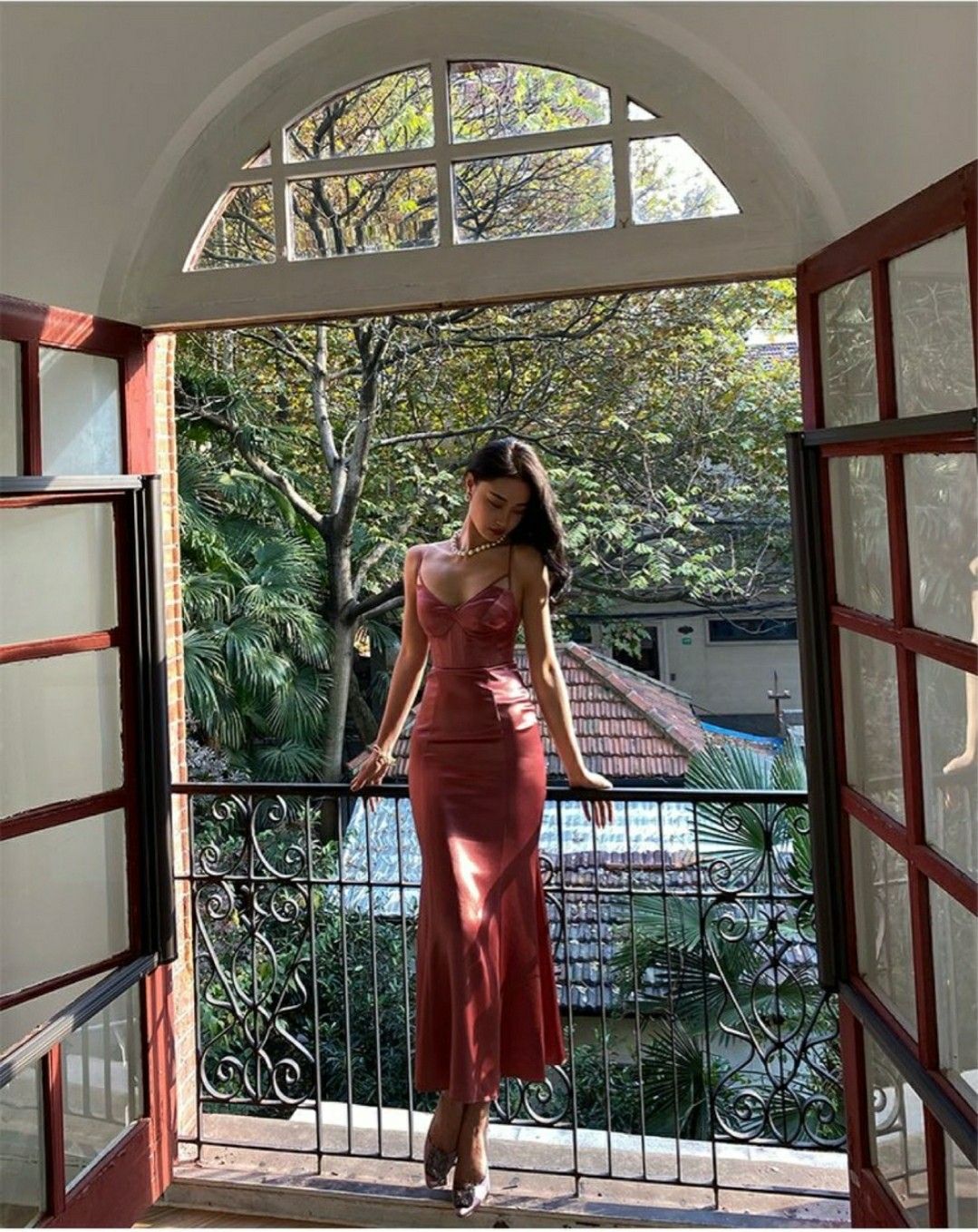 Vintage Red Brown Mermaid Deep V Halter Backless Satin Long Prom Dress Evening Dress