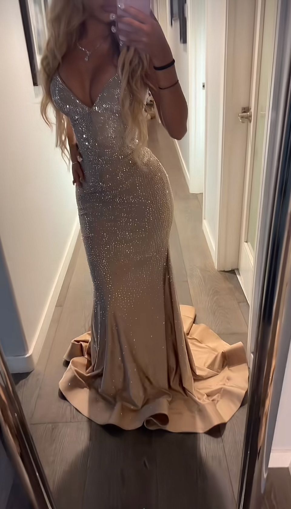 Sparkling Champagne Gold Mermaid V-neck Halter Top With Rhinestone Satin Train Prom Dress Evening Dress