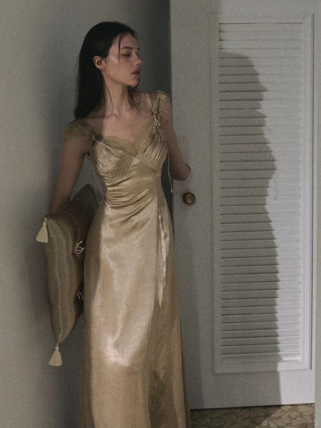 Elegant Champagne Gold Fitted Deep V Halter Satin Long Prom Dress Evening Dress