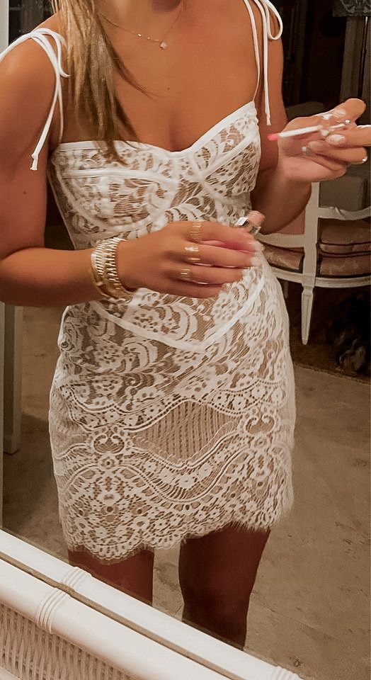 Elegant White Lace Suspender Slim Fit 16th Birthday Homecoming Dress