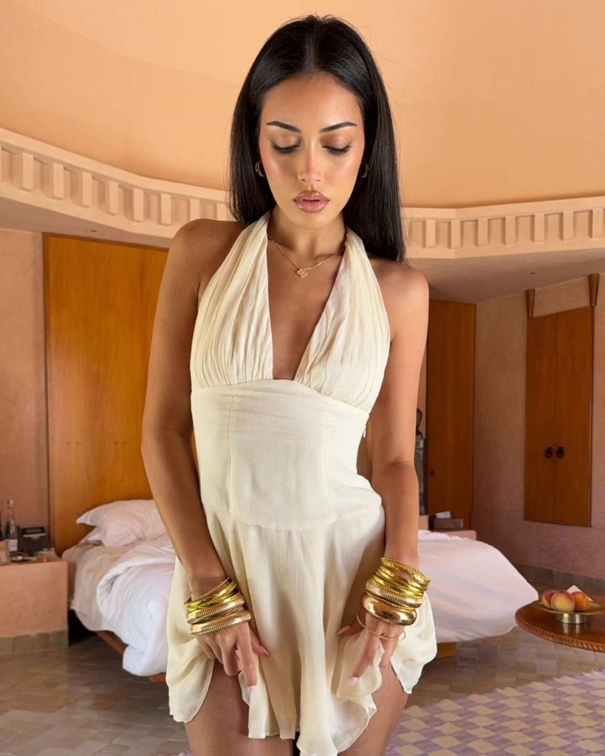 Simple Off-white Halterneck Deep V-neck Chiffon 17th Birthday Homecoming Dress