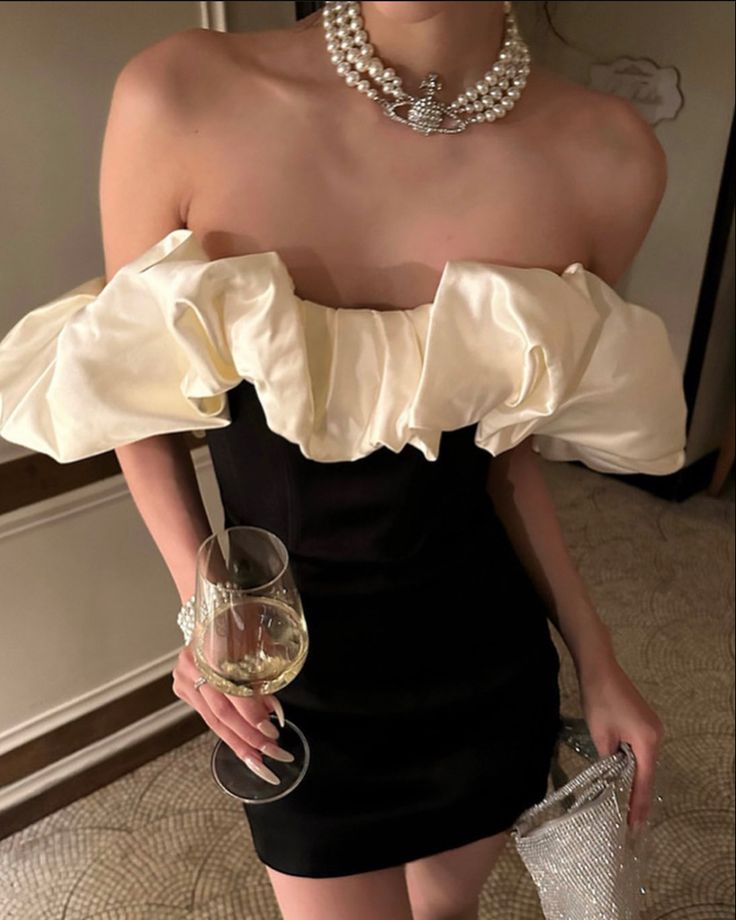Elegant One-Shoulder Slim-Fit Hip-wrapped Satin 17th Birthday Miniskirt Homecoming Dress - View 4 | FashionDia