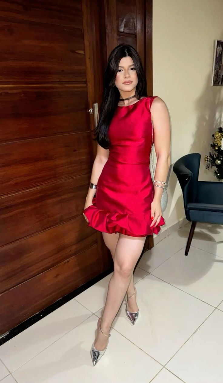 Elegant Red Round Neck Bud Satin 17th Birthday Homecoming Dress