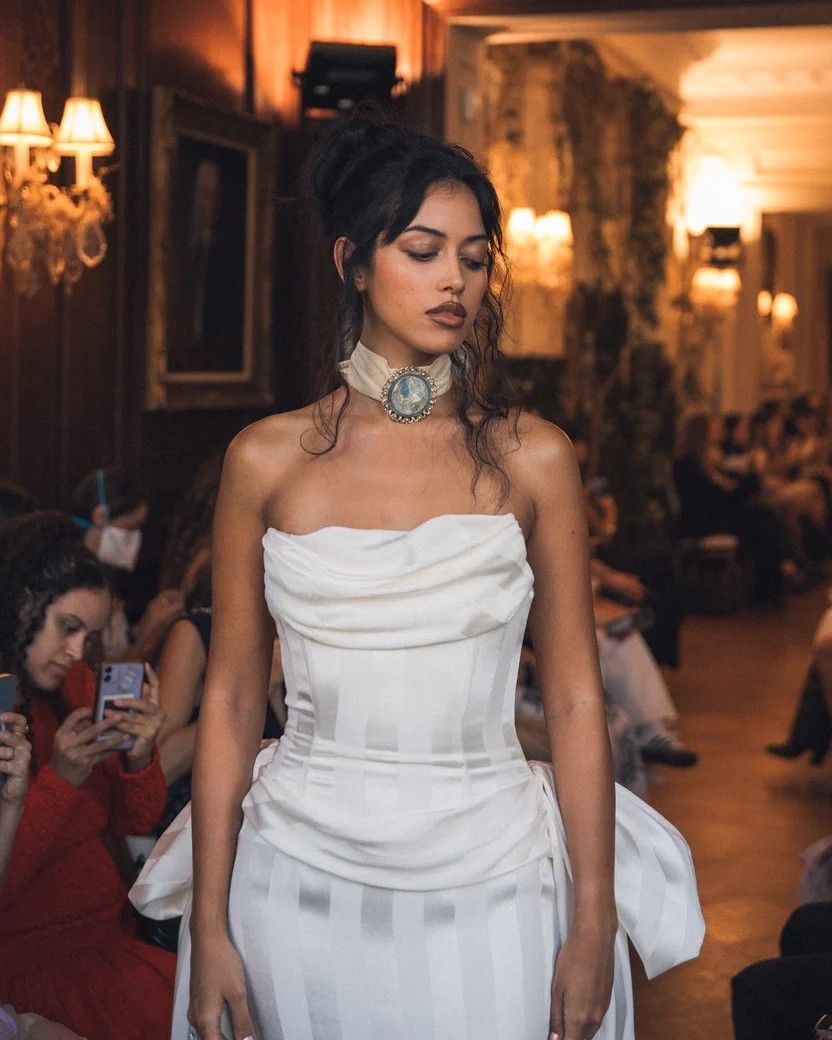 Vintage White Strapless Bow Tie Satin Train Evening Dress Wedding Dress - View 3 | FashionDia