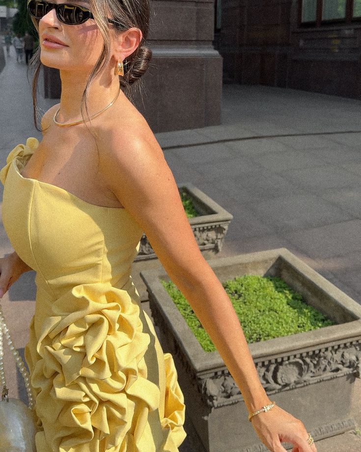 Elegant Yellow One-Shoulder Flower Bud Pleated Waist 17th Birthday Homecoming Dress - View 4 | FashionDia