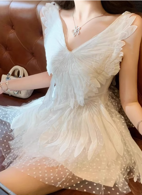 Design White Feather Splicing Polka Dot Princess Puffy Birthday Dress Homecoming Dress - FashionDia