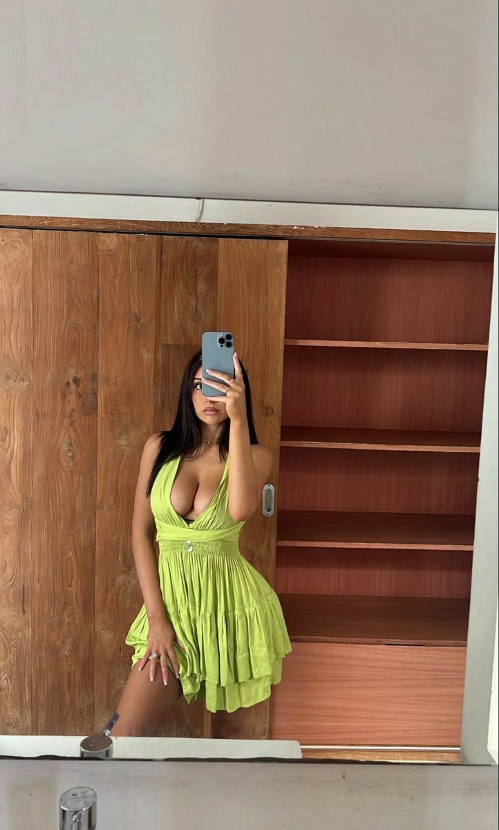 Sexy Green Deep V-Neck Halter Neck Mini 17th Birthday Homecoming Dress - FashionDia