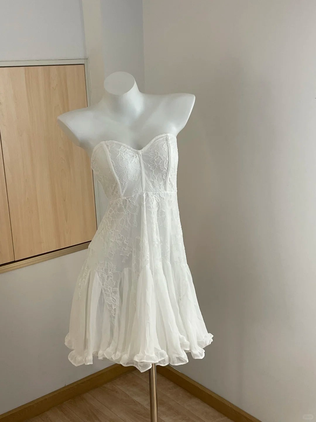 Elegant Tube Top White Lace Splicing Mesh A-line 17th Birthday Homecoming Dress